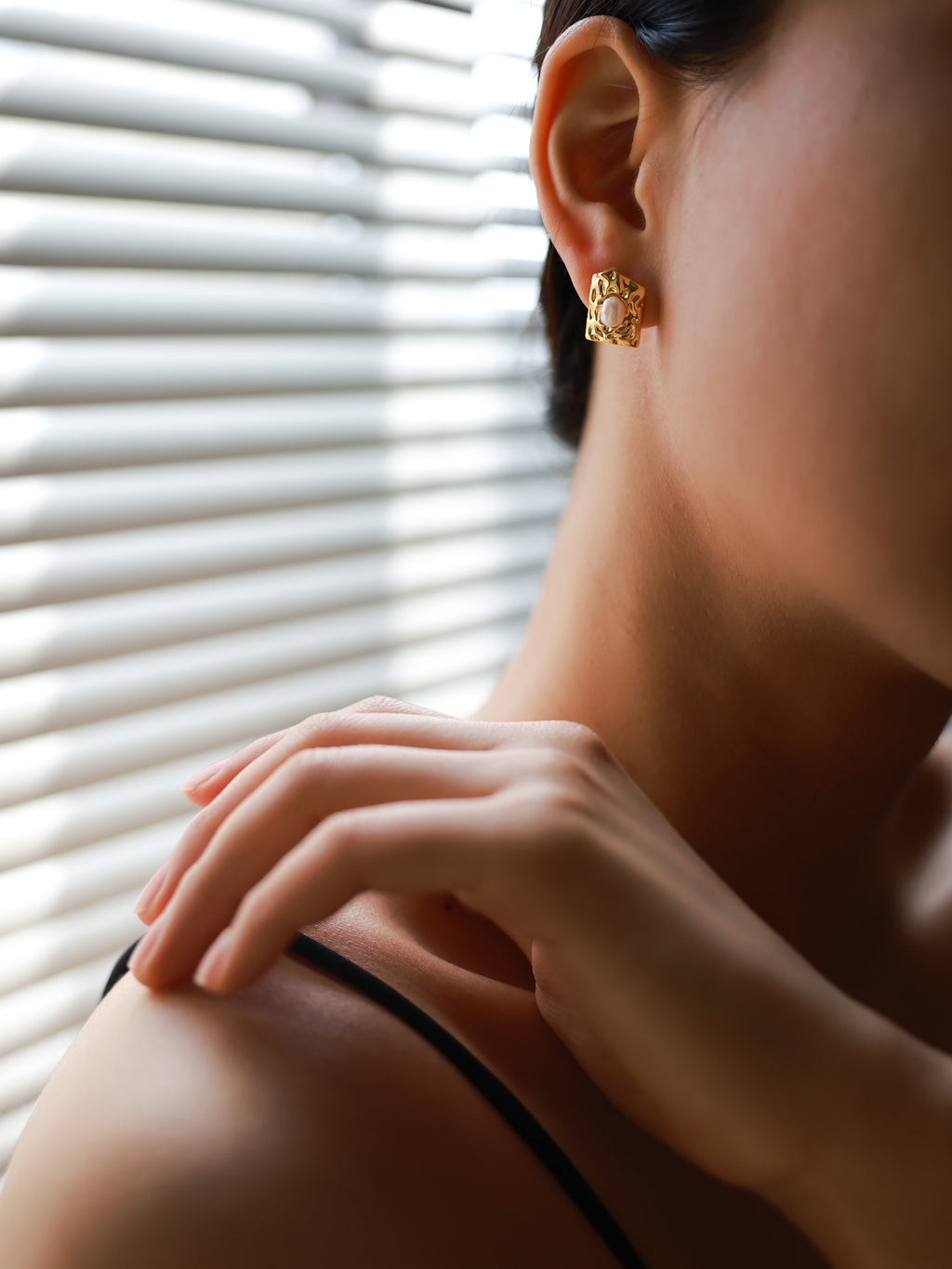 Baroque pearl rock small square stud earrings