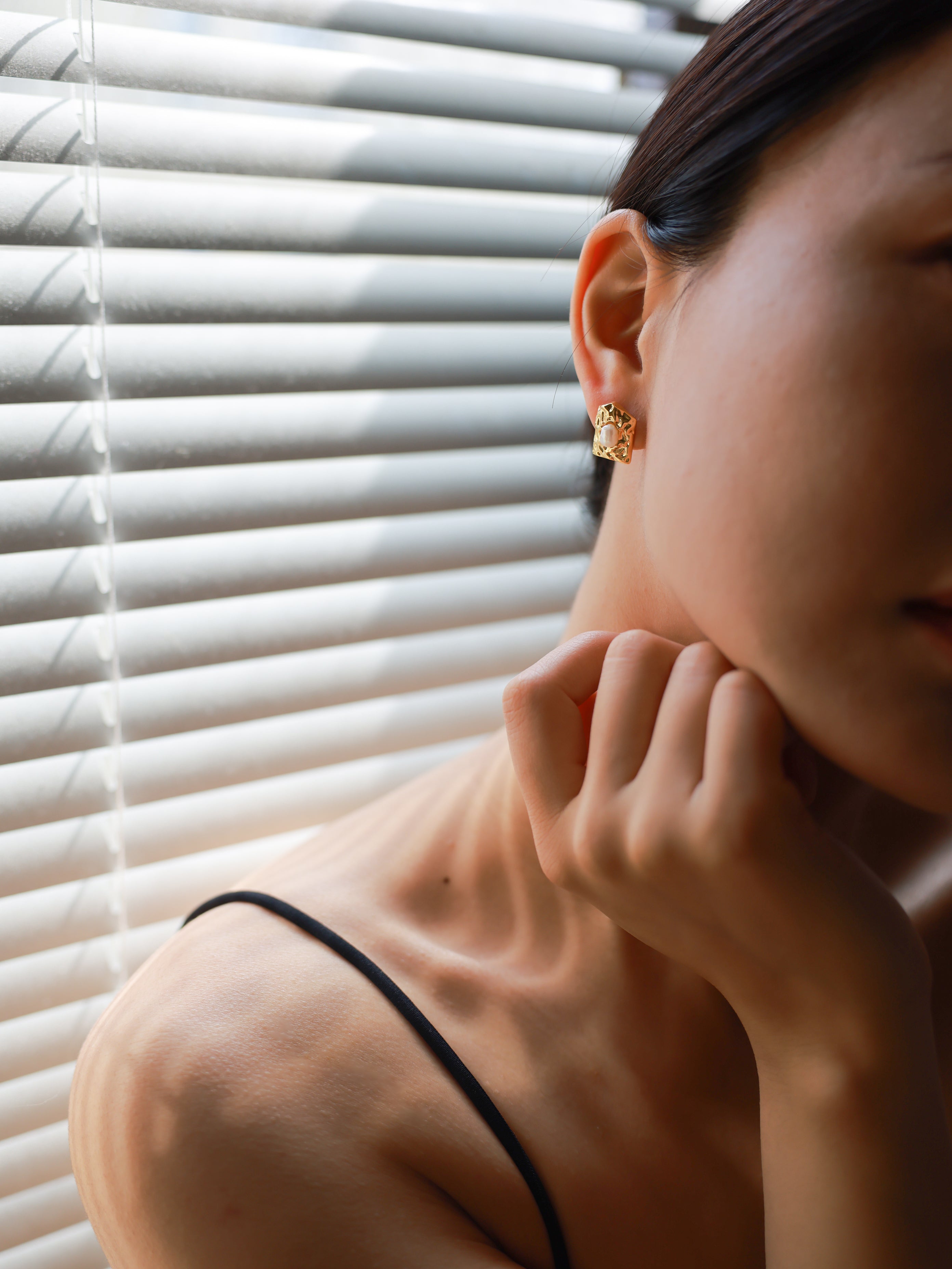 Baroque pearl rock small square stud earrings