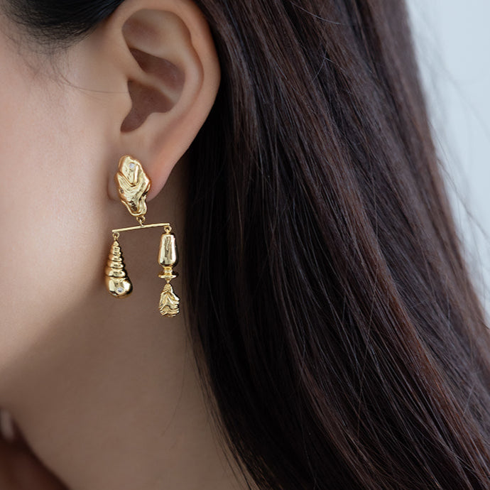 Seaside Expert Asymmetric Balance Earrings