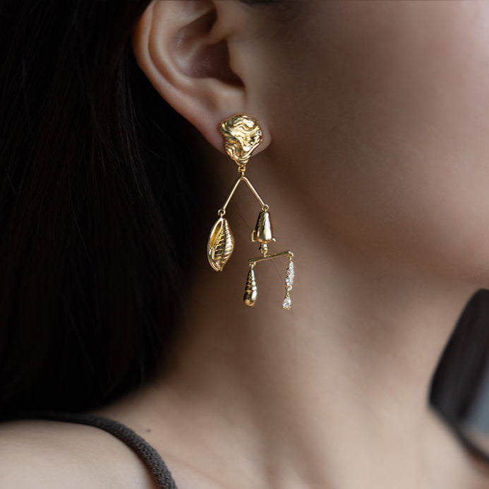 Seaside Expert Asymmetric Balance Earrings
