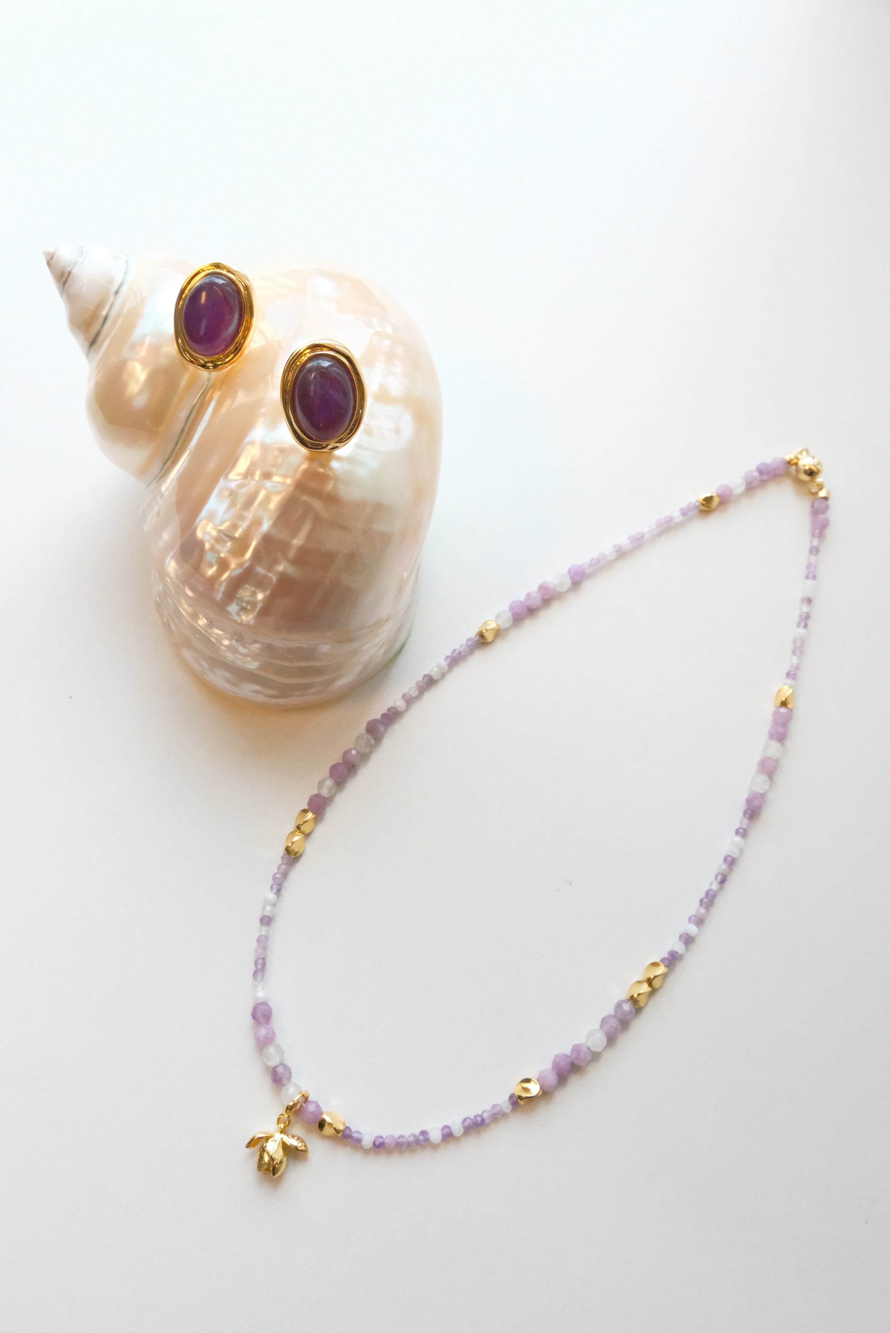 Natural stone collar chain