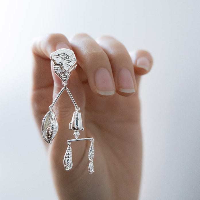 Seaside Expert Asymmetric Balance Earrings