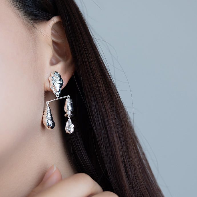 Seaside Expert Asymmetric Balance Earrings