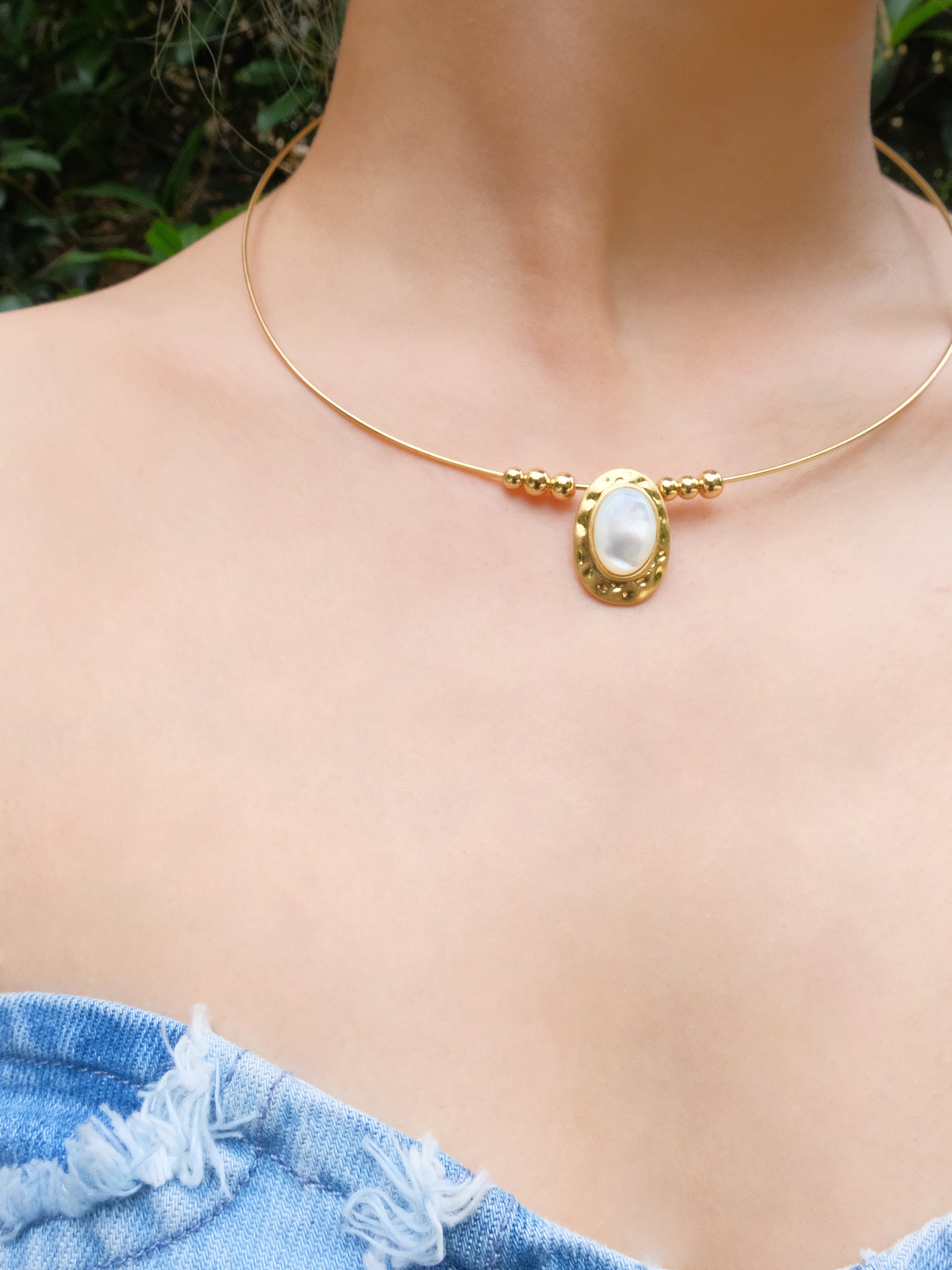 Handcrafted natural stone hammered stone pattern vintage necklace