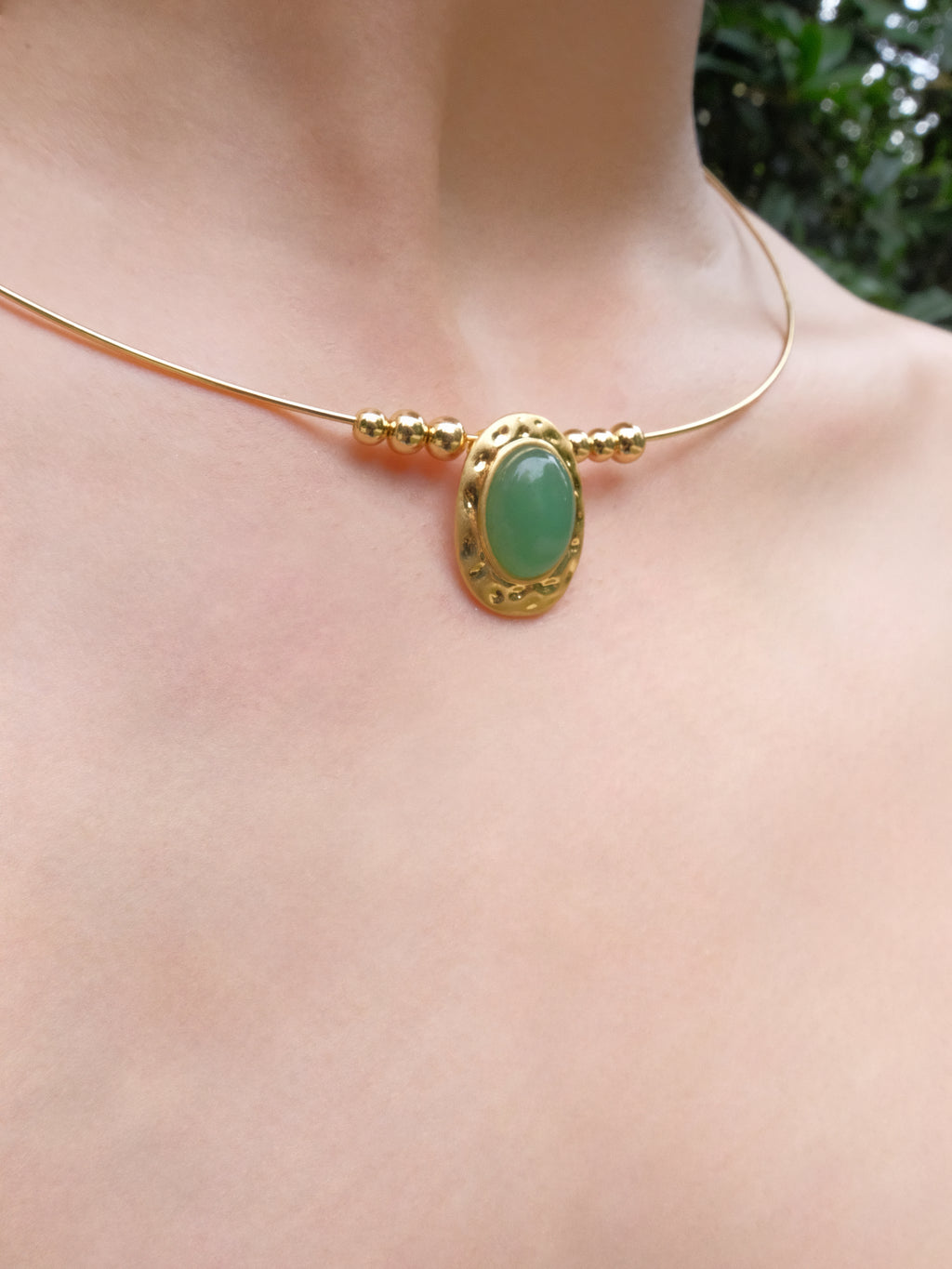 Handcrafted natural stone hammered stone pattern vintage necklace