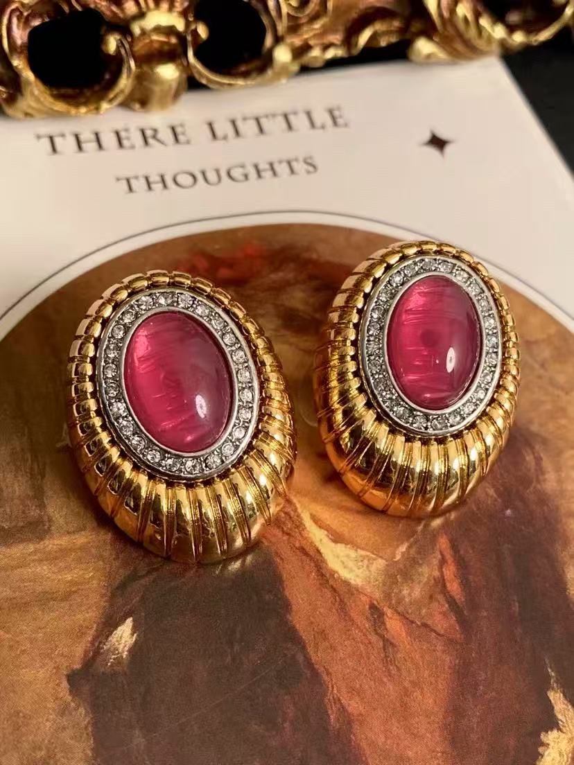 Gilt Magenta · Vintage Oval Court Earrings