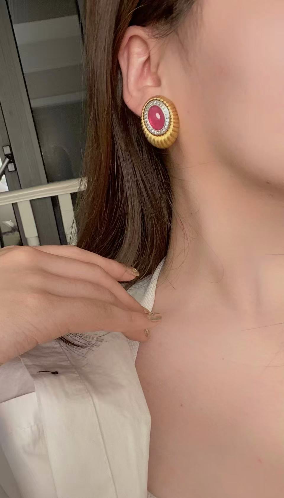 Gilt Magenta · Vintage Oval Court Earrings