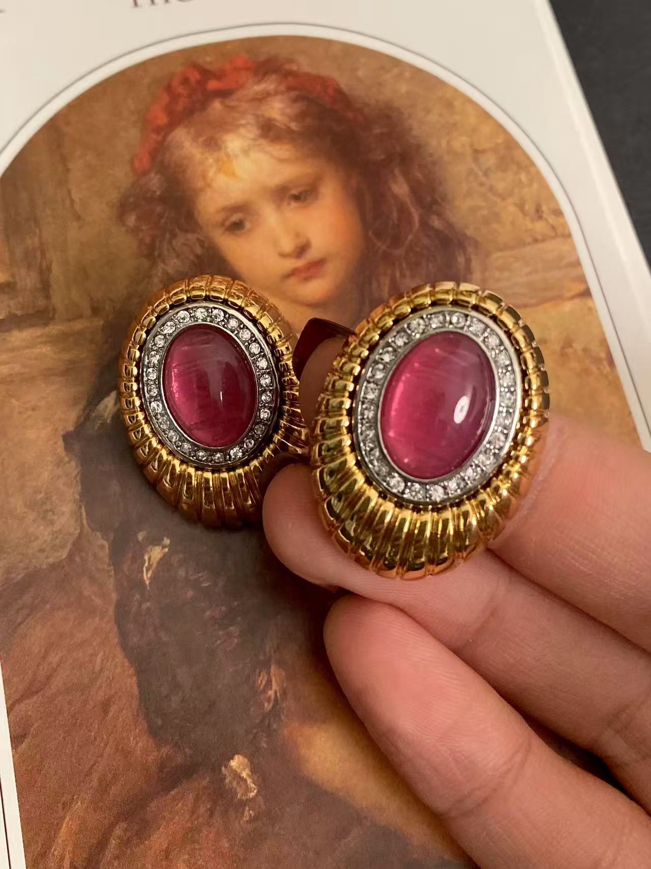 Gilt Magenta · Vintage Oval Court Earrings